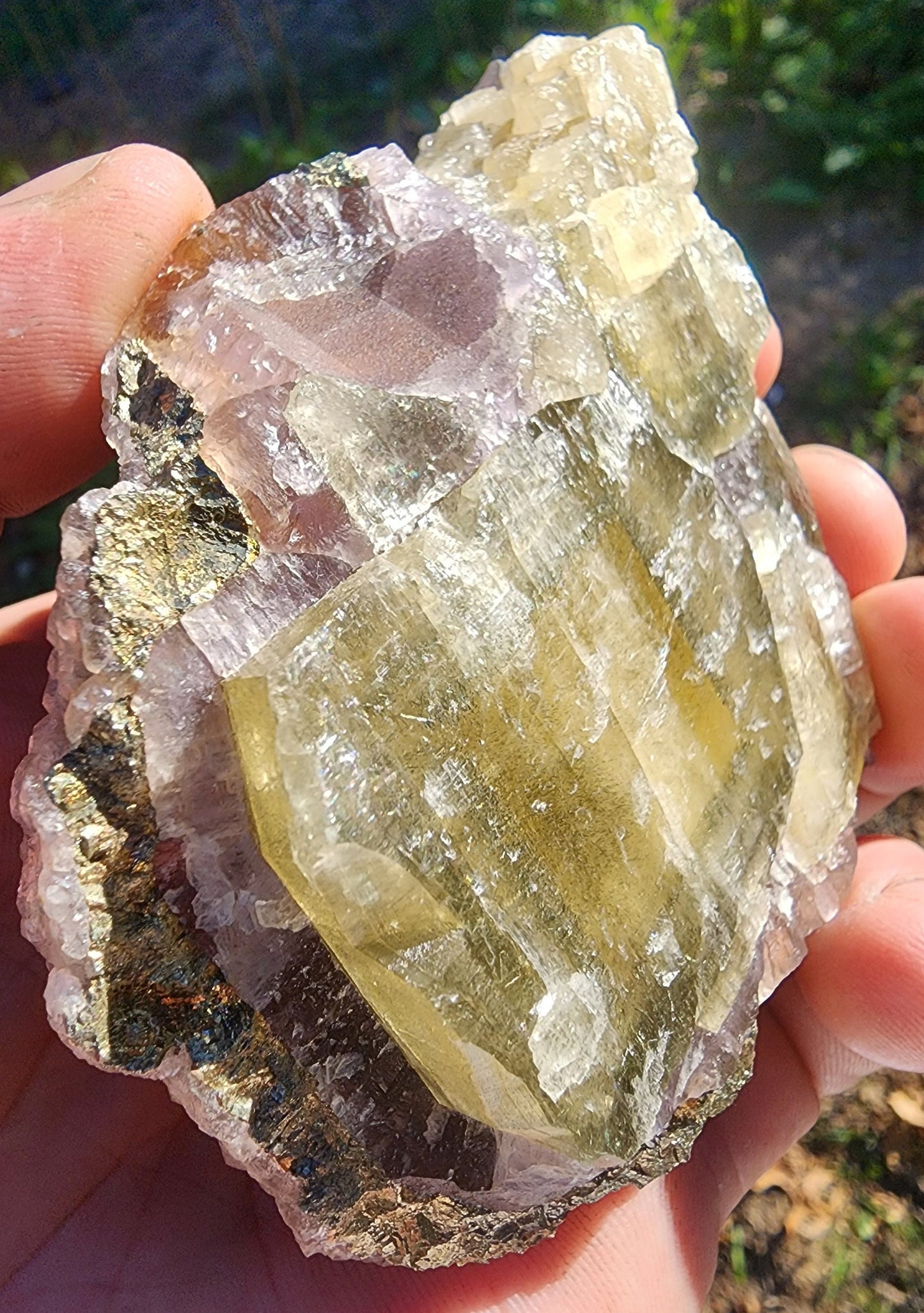Barite and Fluorite with Pyrite Inclusions from Jiangxi, China