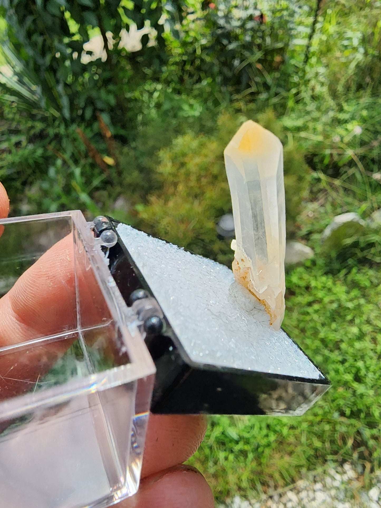 Halloysite in Quartz from Colombia