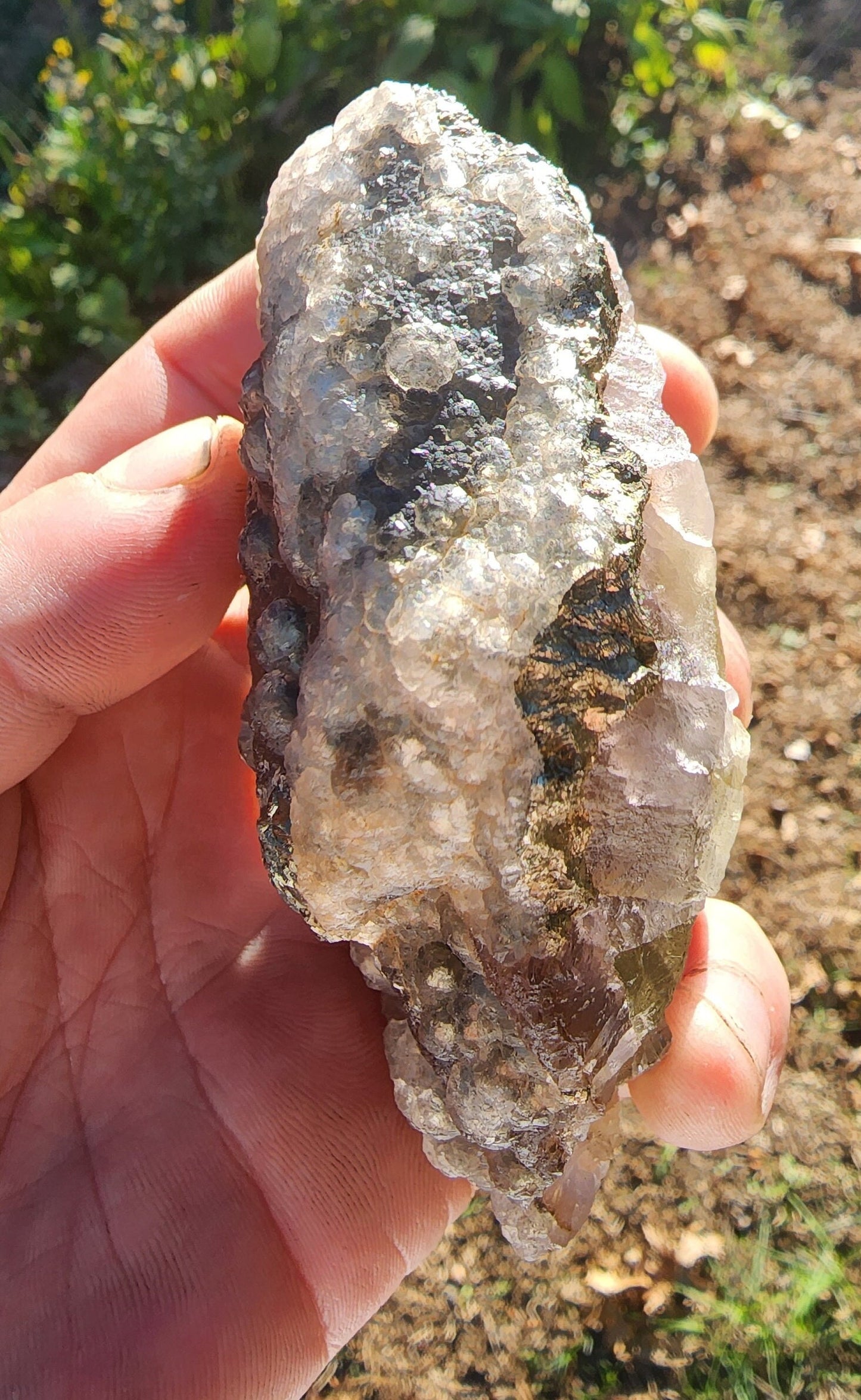 Barite and Fluorite with Pyrite Inclusions from Jiangxi, China