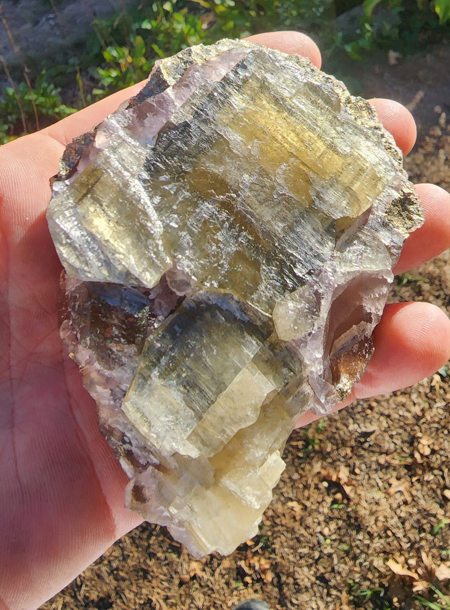 Barite and Fluorite with Pyrite Inclusions from Jiangxi, China