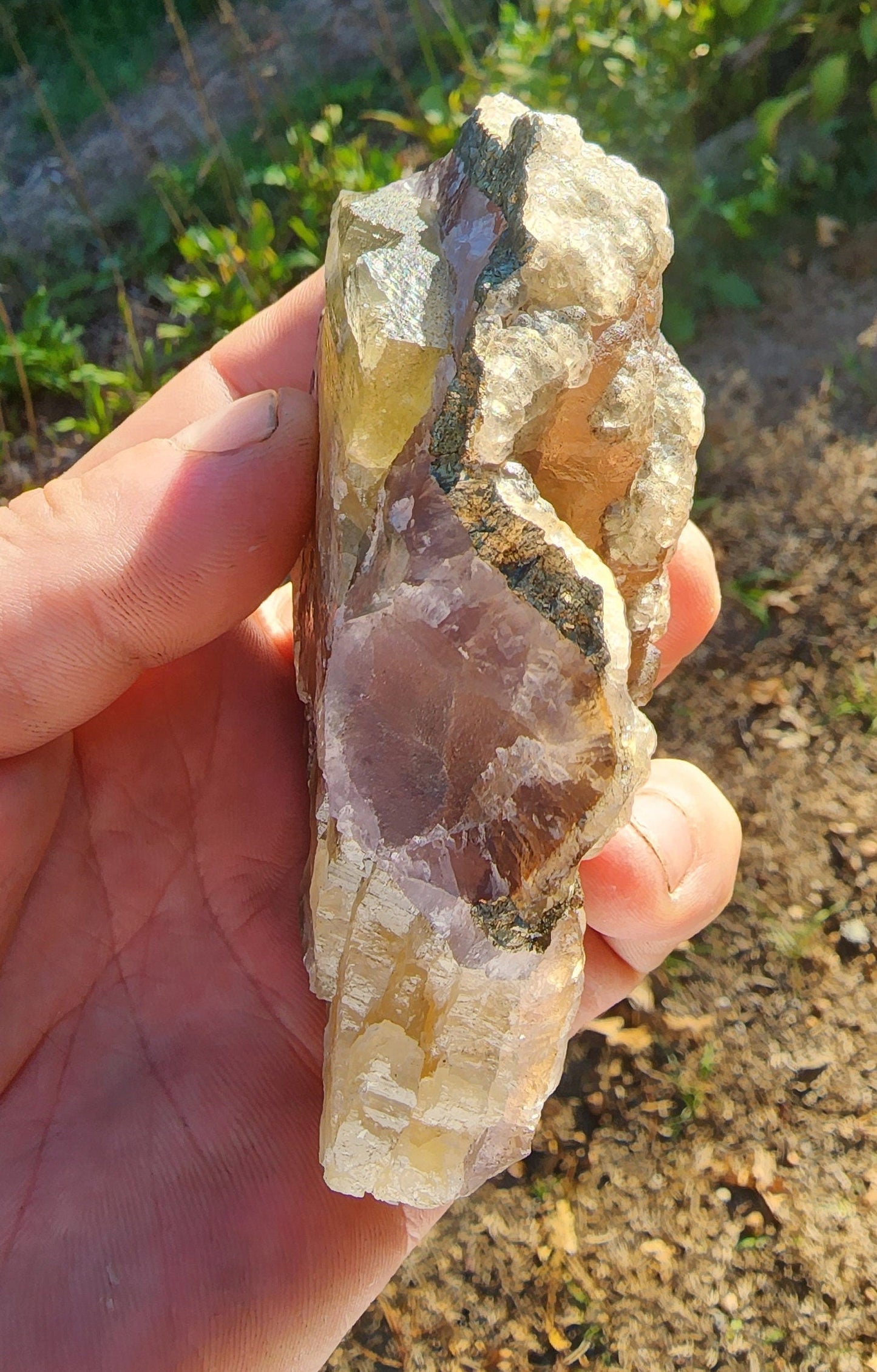 Barite and Fluorite with Pyrite Inclusions from Jiangxi, China