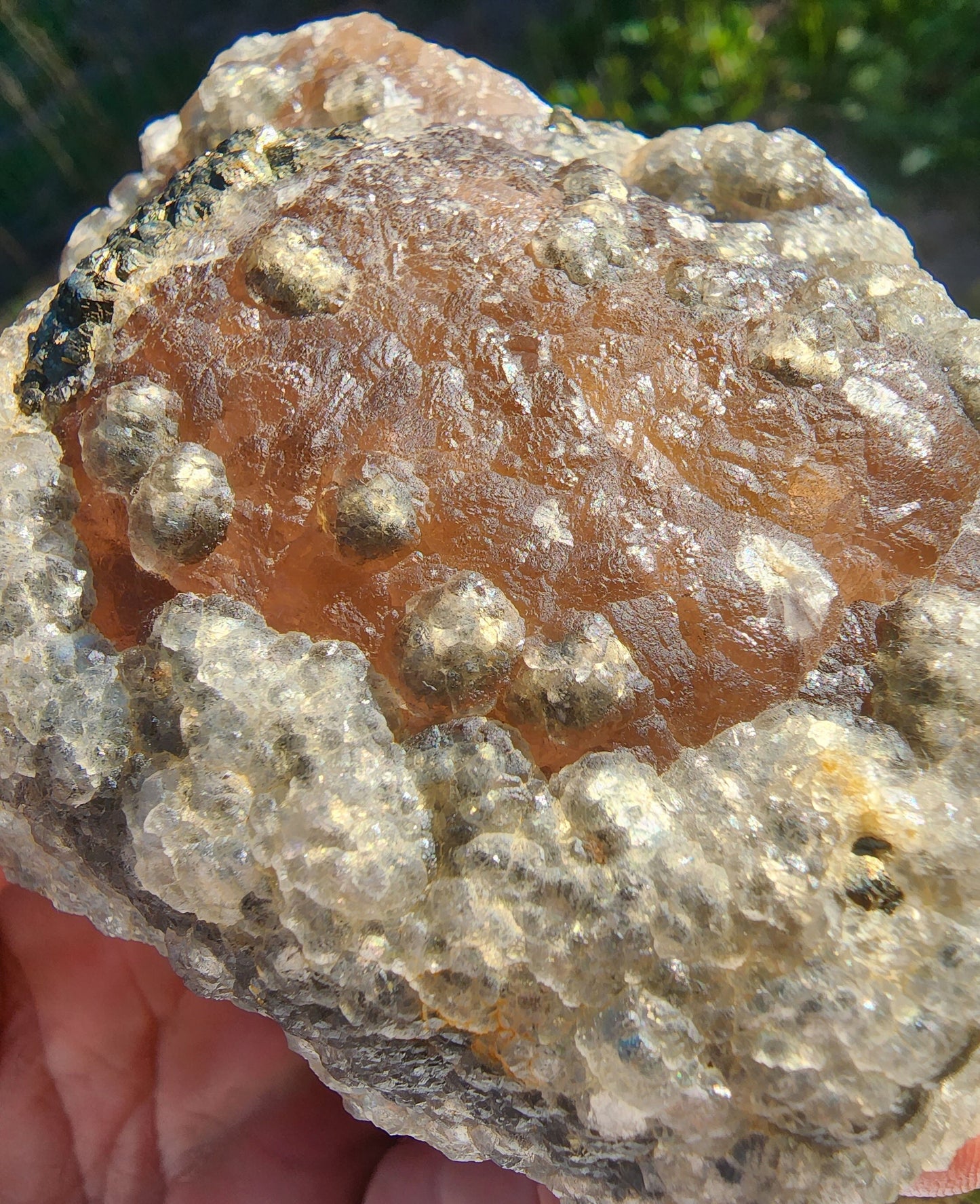 Barite and Fluorite with Pyrite Inclusions from Jiangxi, China
