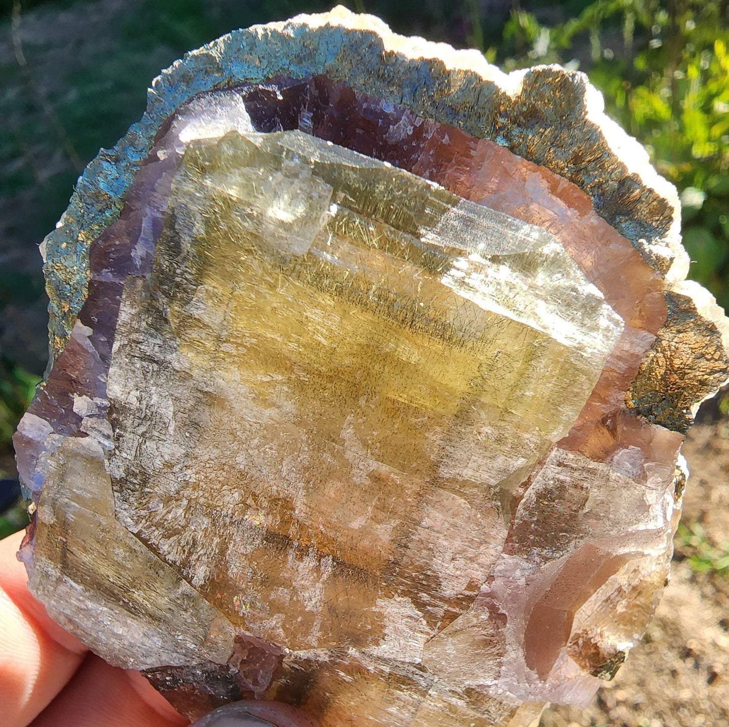Barite and Fluorite with Pyrite Inclusions from Jiangxi, China