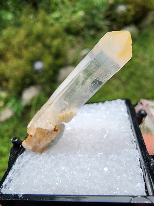 Halloysite in Quartz from Colombia